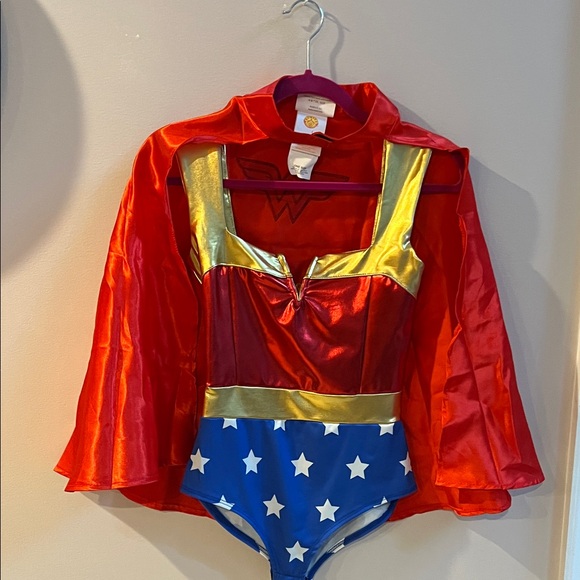 Windsor Gold and Red Zippered Wonder Woman/Lady Justice Star Print Metallic Body - Picture 6 of 7